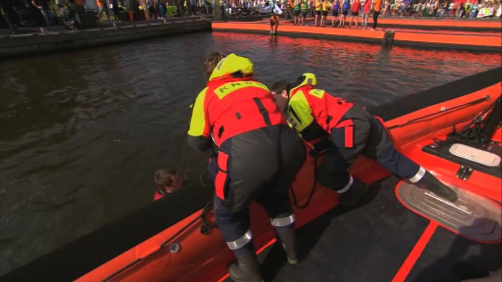Bommetje! Sam, zet 'm op man!