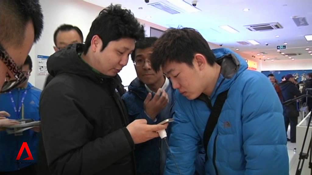 CHINA: Biggest mobile firm launches Apple iPhone sales