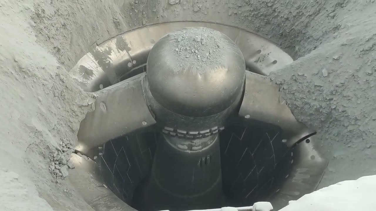 Powerful Gyratory Cone Crusher Swallows Big Chunks of Ore Rocks
