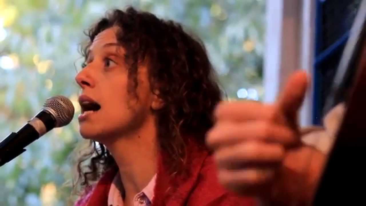 El niño - Luna Monti y Juan Quintero, Del otro lado del árbol