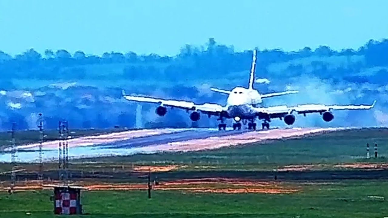 POUSO PORRADINHA INCLINOU E QUASE RASPOU OS MOTORES NA PISTA EM CAMPINAS VIRACOPOS - BOEING 747-400F