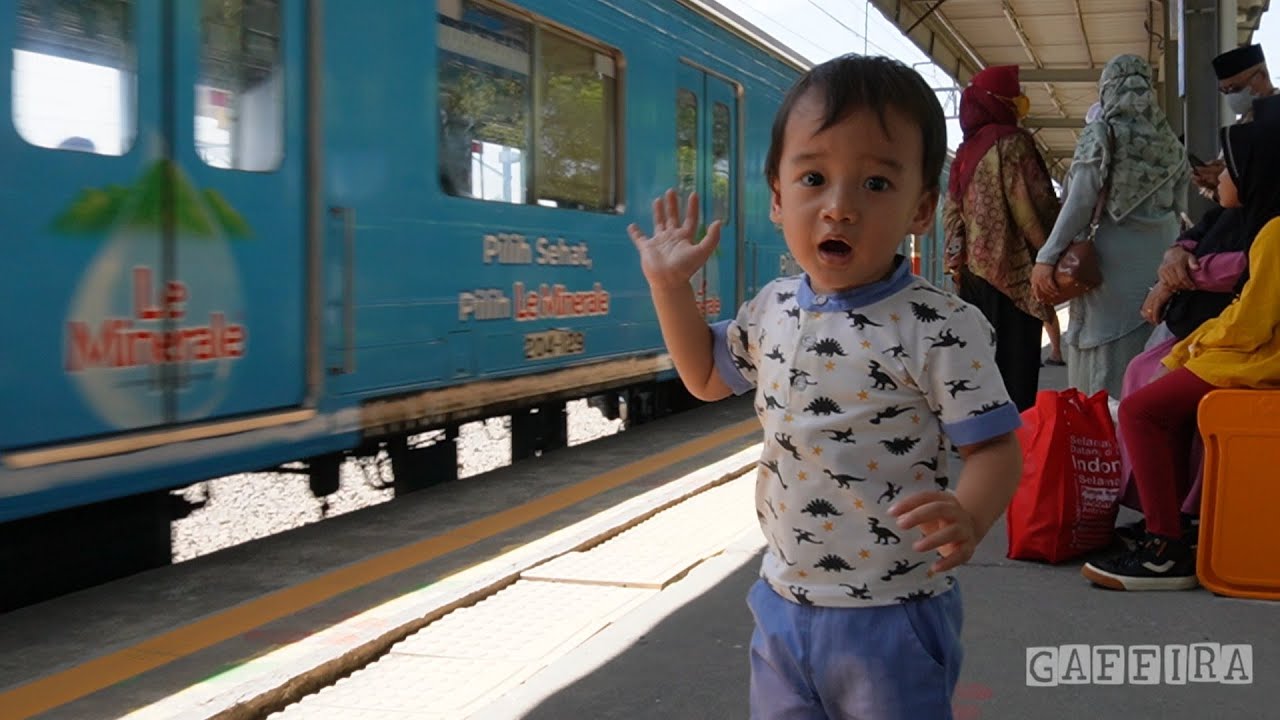 Menunggu KERETA API Panjang Datang | Stasiun Nambo