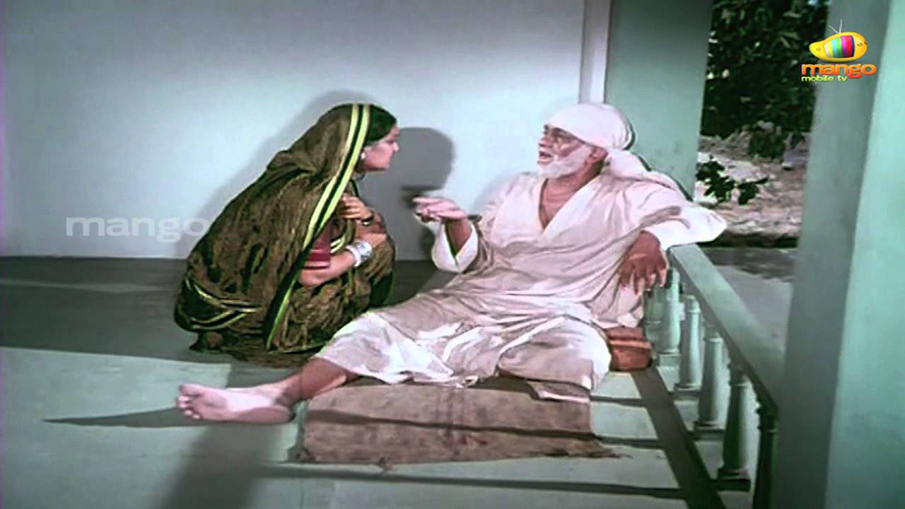 Sai Baba giving nine coins to Laxmibai - Sri Shirdi Saibaba Mahathyam movie scenes