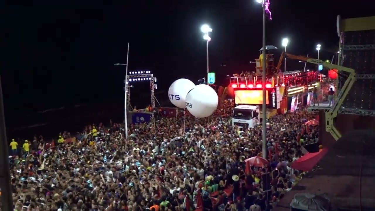 ANITTA | Arrastando uma multidão de Fãns | na Pipoca  BARRA ONDINA • CARNAVAL 2024 | Sexta