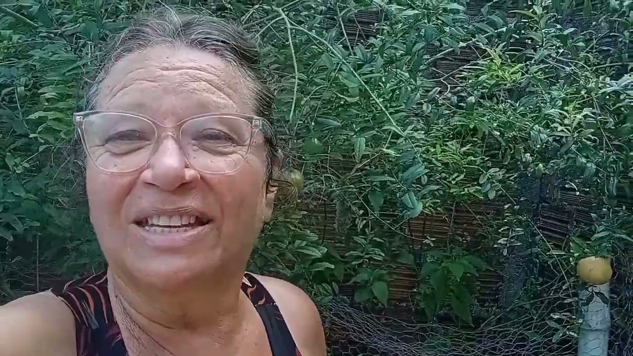 Assistindo o vídeo. Encontre o botão do fogão pra mim!#não encontrei depois de limpar!!!