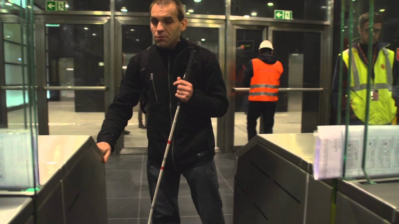 Wizyta osób niedowidzących na budowie II linii metra