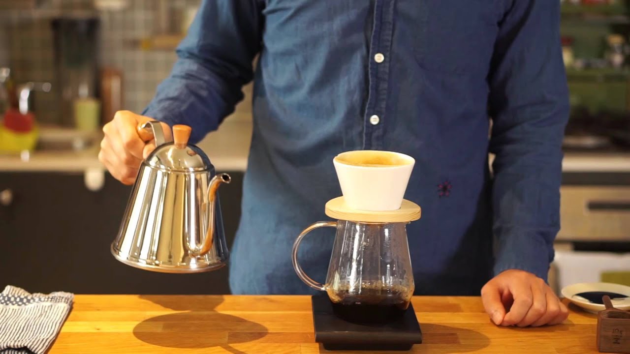 Pourover coffee with the Mountain Dripper by Kurasu