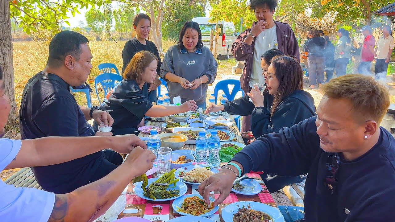 เมนูเด็ดๆต้อนรับคุณนิโคล อยู่เถียงนาอิสานบ้านดงน้อย