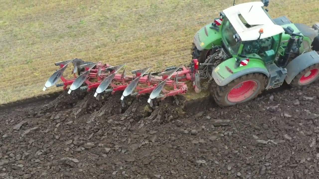 Fendt 720 & Grégoire Besson Rover 60 Ploughing in Lincolnshire