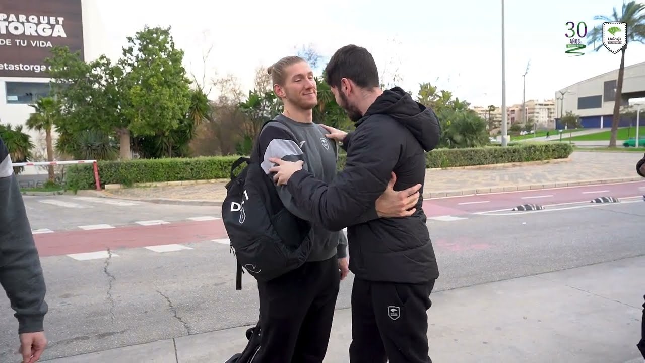 El Unicaja recibe con cariño a Darío Brizuela tras ser padre
