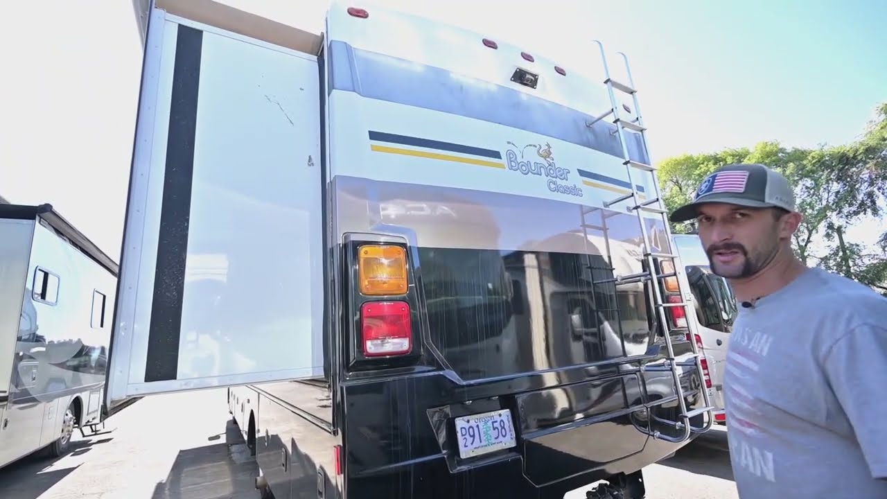 RV Sales of Oregon 2010 Fleetwood Bounder 35S Stock # CA2804