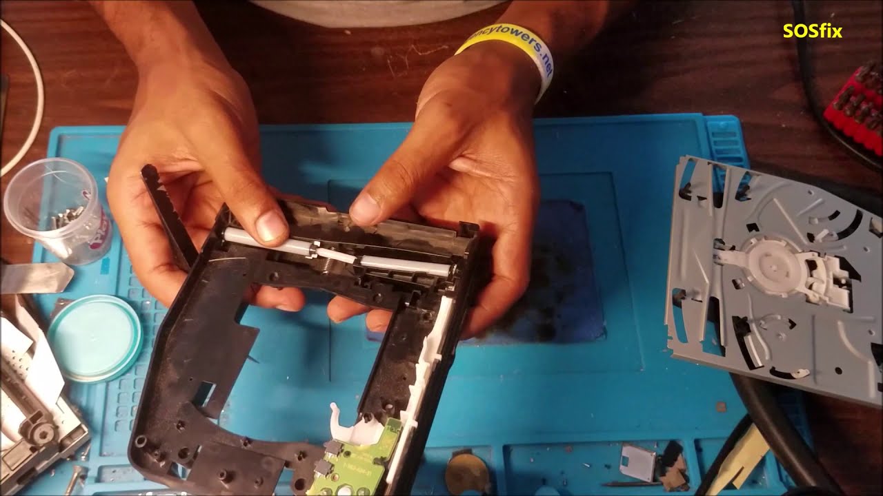 Тонкий дисковод PS4 не принимает диск