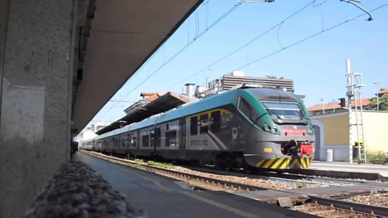 Treni pomeridiani alla stazione di Pavia