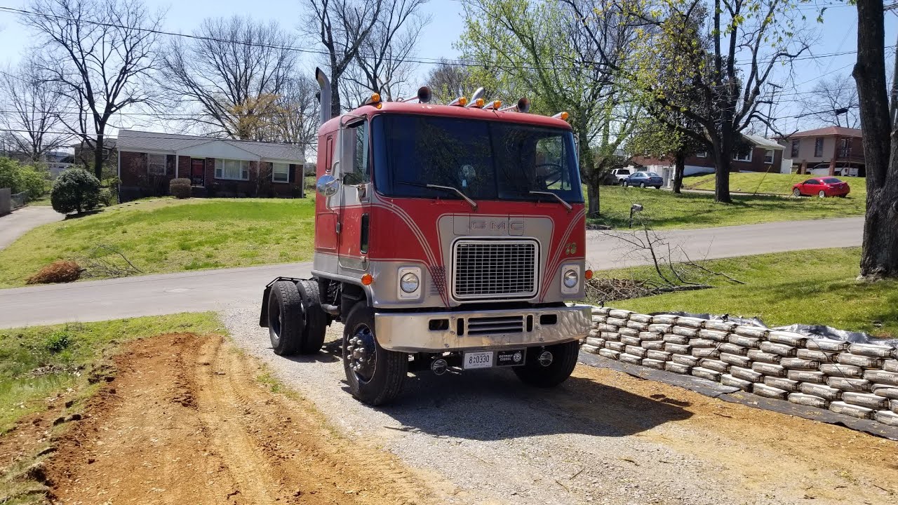 1973 GMC Astro Cabover Semi Truck 8v71 318 Detroit Diesel Eaton Fuller 10 Speed Walkaround