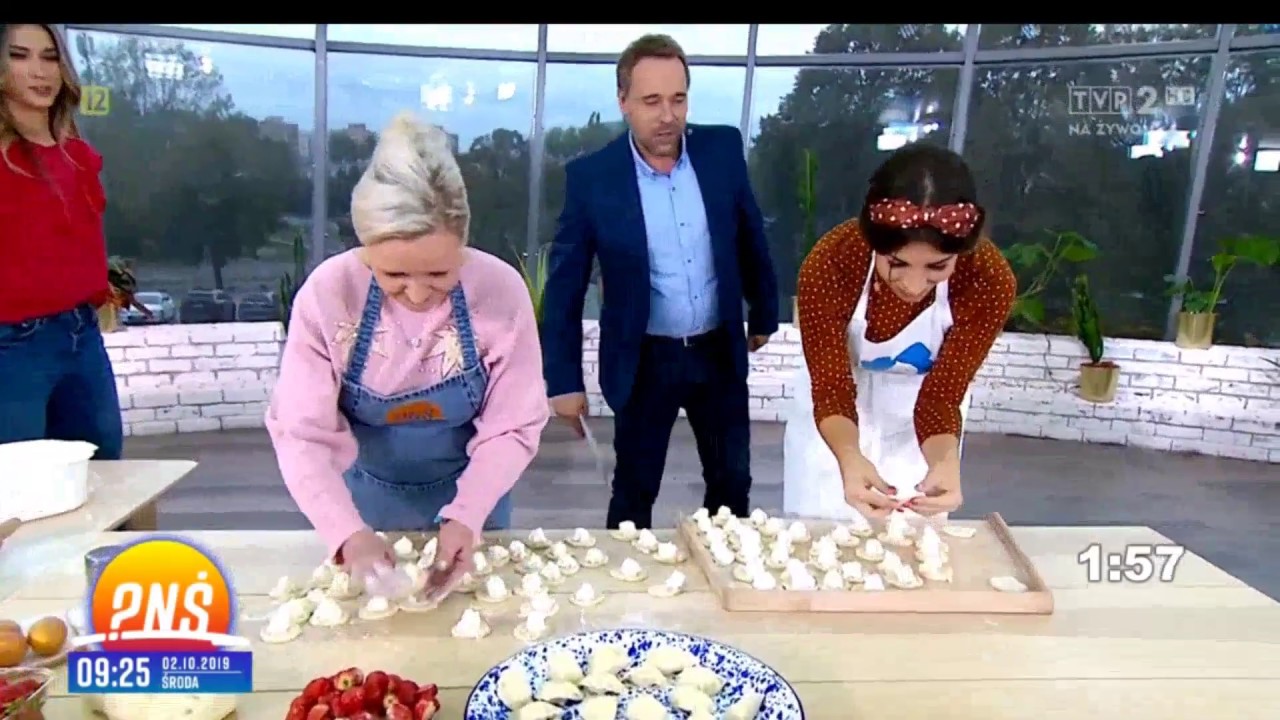 Pojedynek w lepieniu pierogów na czas