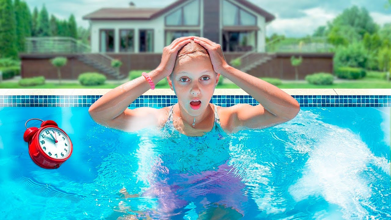 Амелка построи ТАЙНА СТАЯ в басейна 💦 24 часа в надуваемо къщичка 🏠 | Голямо лятно предизвикателство