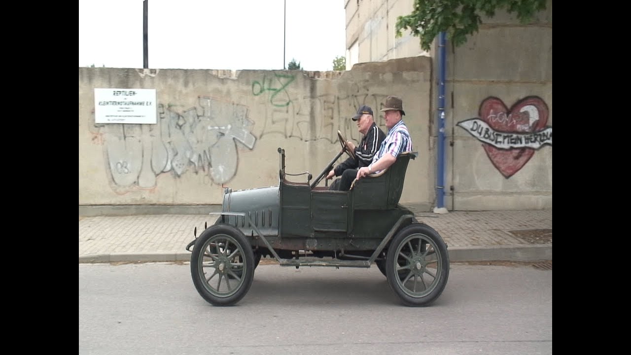MAF-Oldtimer kommen von der Ausfahrt durch Markranst&auml;dt zur&uuml;ck