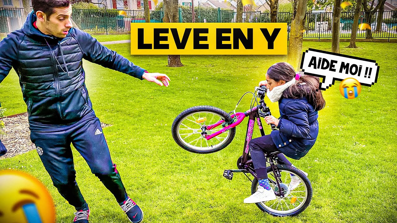 Ma soeur fait du vélo pour la première fois ! 🔥( elle est tombé 😭 )