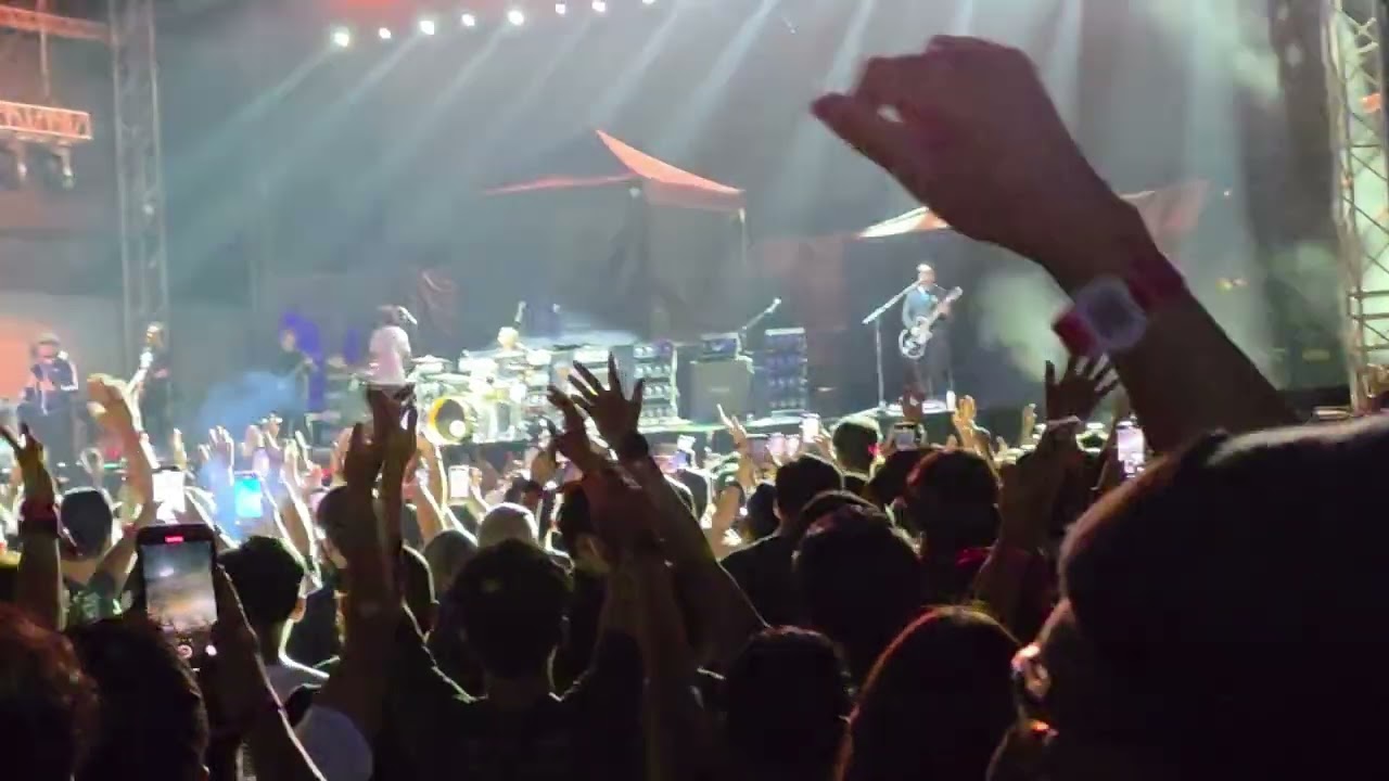 REBELLION ROSE-MEDLEY I FOUGHT THE LAW -BLITZKRIEG POP-COUNTRY ROADS #concert#rebellionrose#greenday