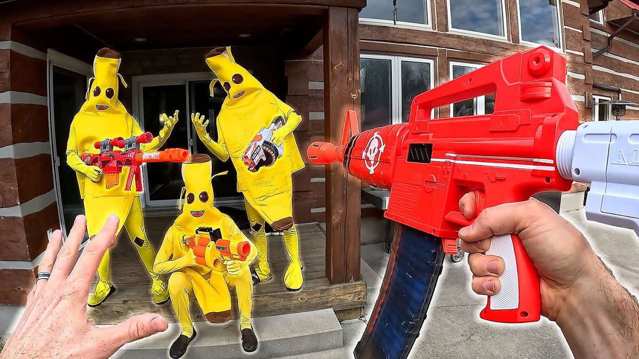 NERF FORTNITE BANANA BATTLE | Они вламываются в мой дом!