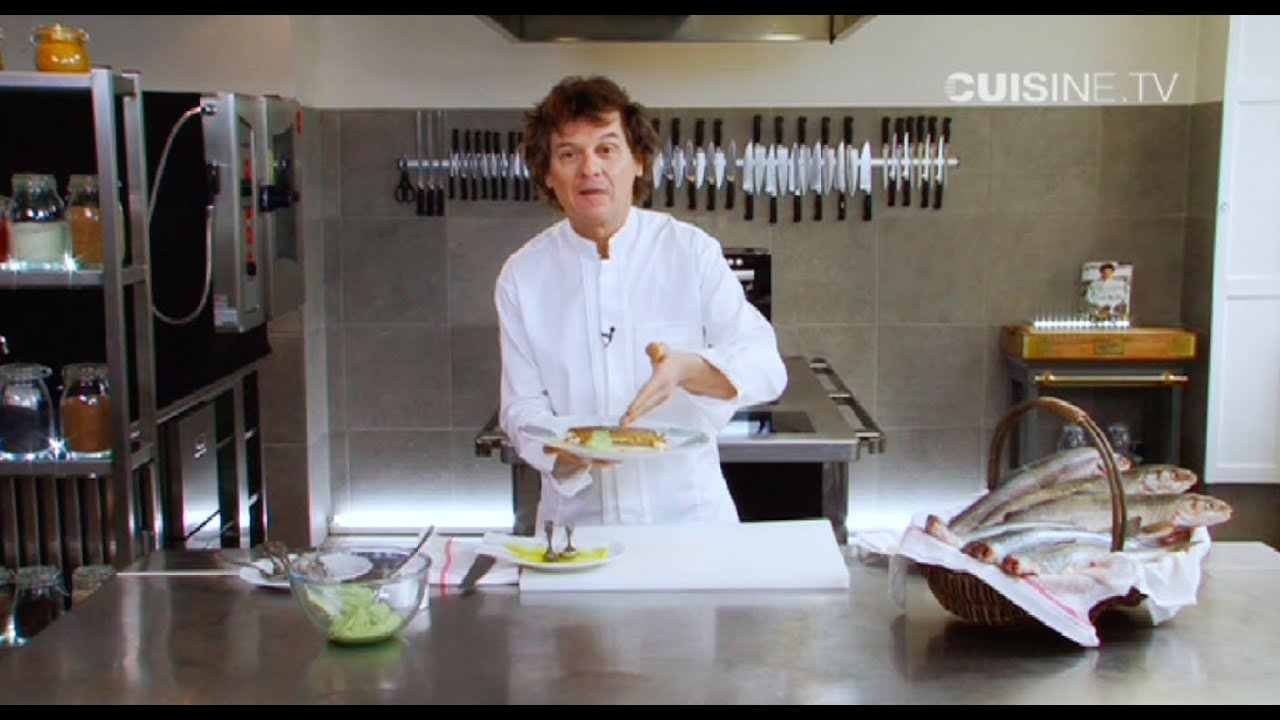 Vinaigrette aux deux citrons, au thym, à l'huile d'olives des Baux avec un filet de rouget barbet