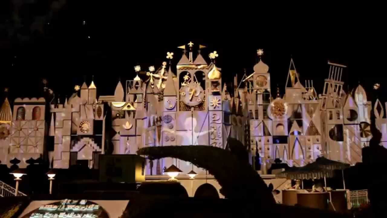 Disneyland Forever (it's a small world Projection with Live the Magic and Kiss Good Night Outros)