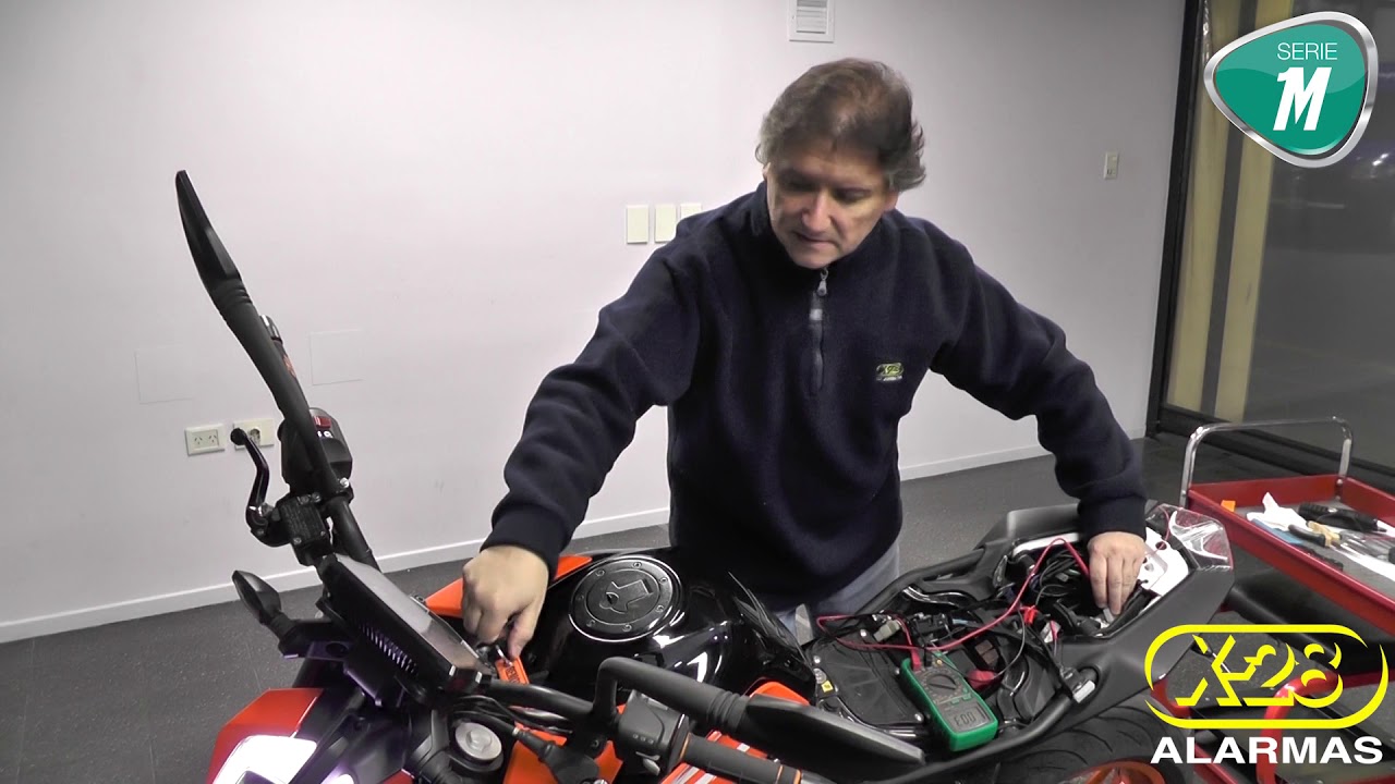 Instalación de una alarma para motos en una KTM 390 DUKE - X-28 ALARMAS