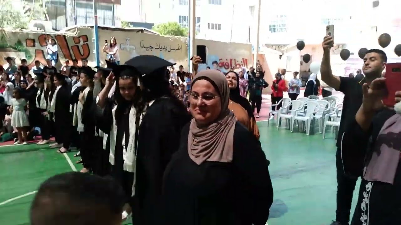 الاحتفال بتخريج الصف السادس في مدرسة ابن رشد بالطيبة