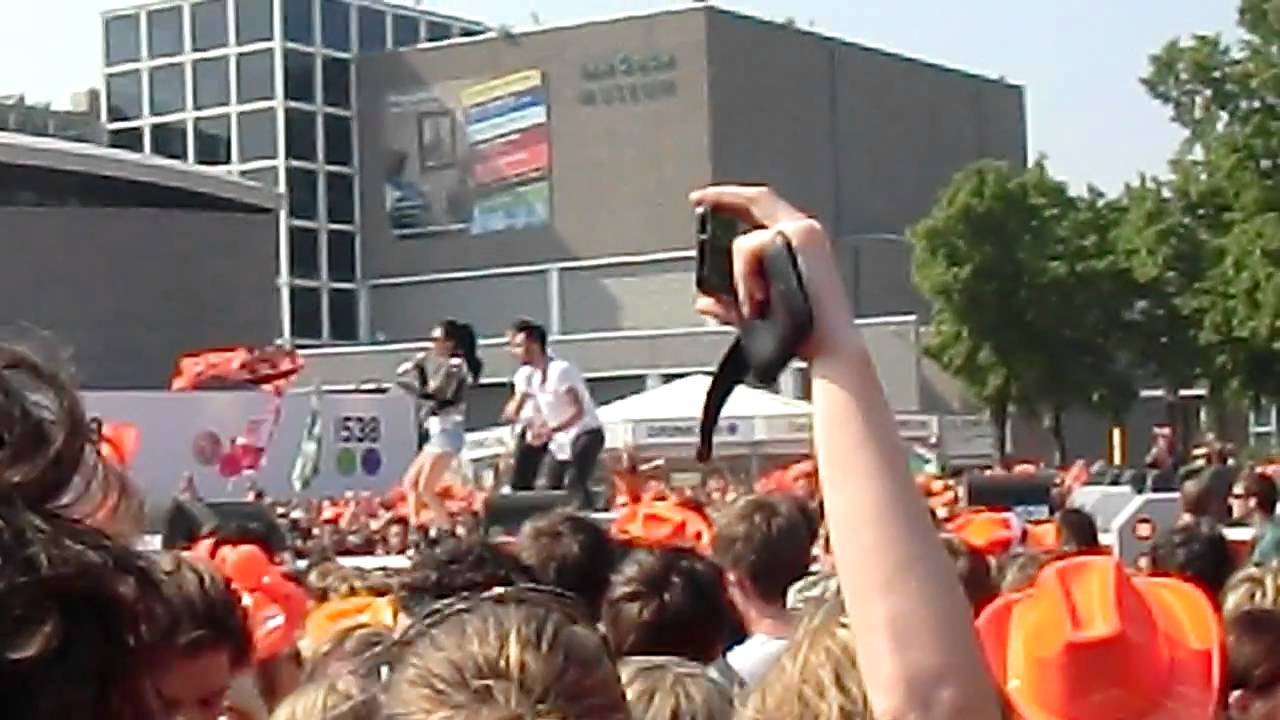 INNA - AMAZING (live op het Koninginnedagfeest 2011 van Radio 538)