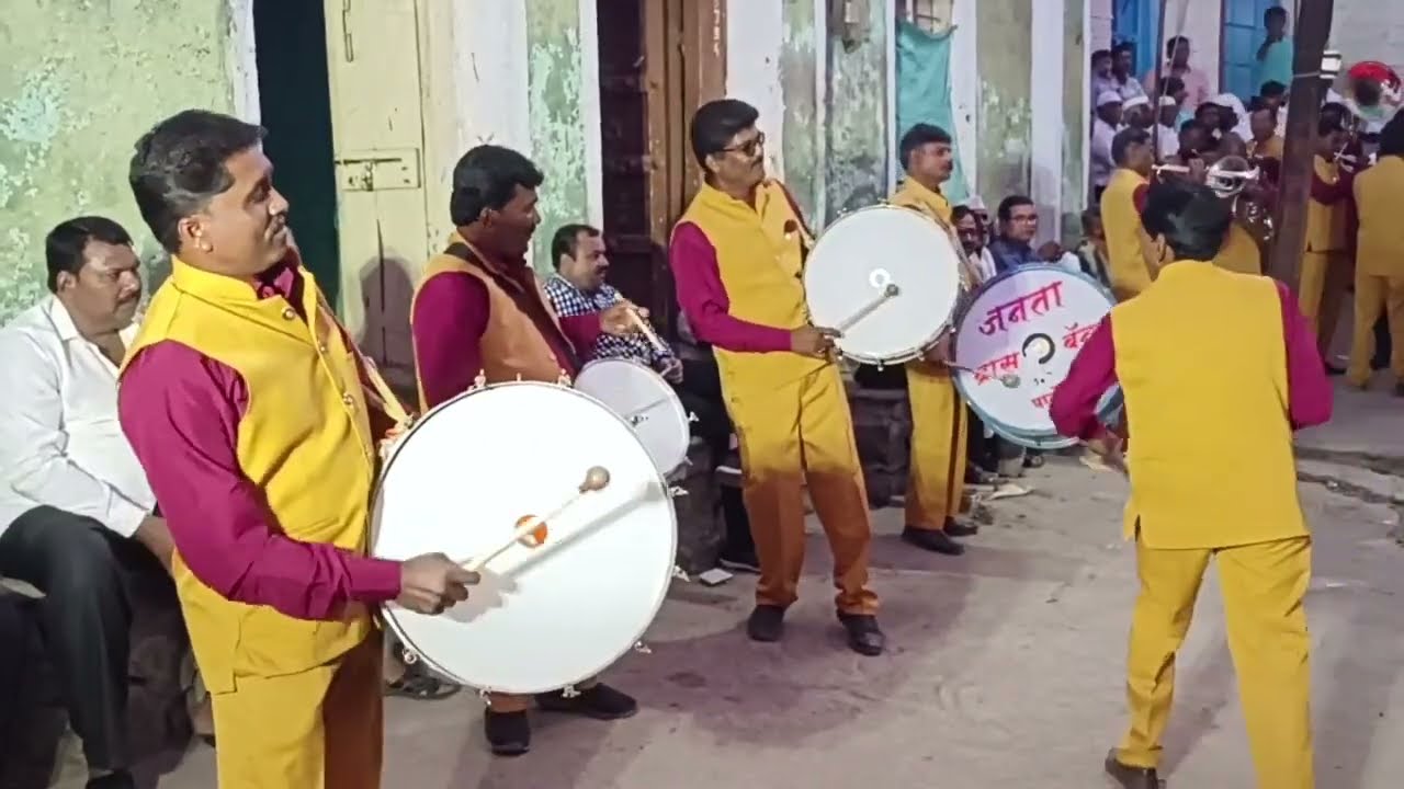 दुल्हा बना हैं ख्वाजा अजमेर की बस्ती में जनता ब्रास बँड पाटोदा जिल्हा बीड महाराष्ट्र मास्टर शफी भाई