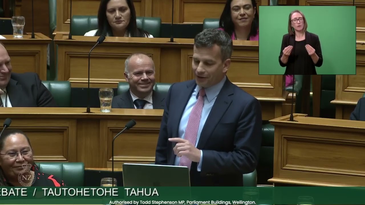 Seymour embarrasses post-modern UNICORN CHASERS on Budget Day