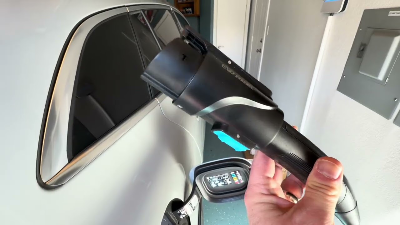 Адаптер Tesla J1772 от EvDance для моего Rivian R1T и Mercedes EQS — это ОТЛИЧНО!! @tesla #EVDANCE