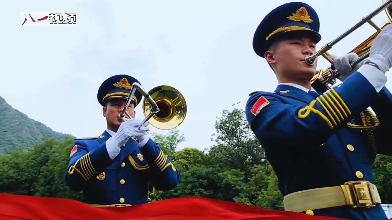 《人民军队忠于党》，军乐铿锵献给党！