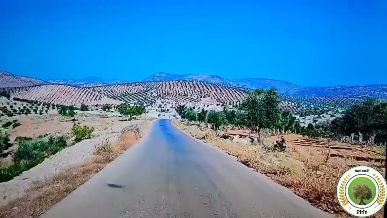 بزق طمبور فلكلوري أكرم نوذي مع مناظر طبيعية في عفرين