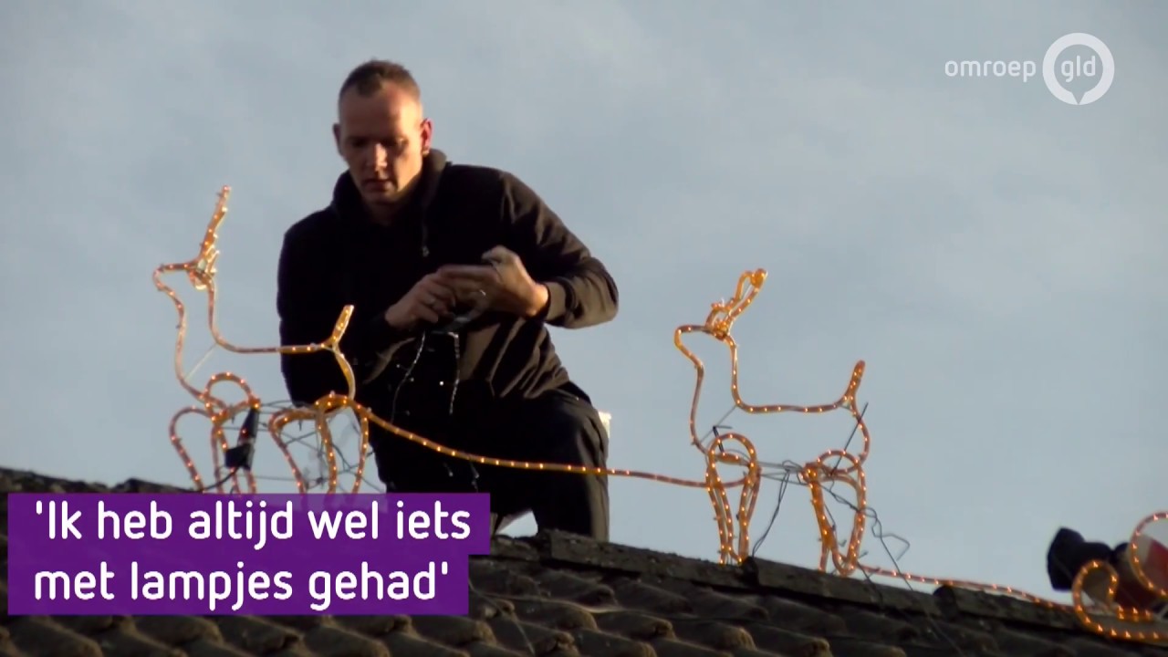 Dennis uit Hengelo Gelderland nu al bezig met kersthuis: 'Dit jaar nog meer lampjes'