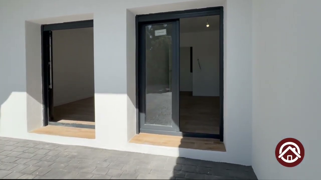 INMOBILIARIA TAGONIA pone a la venta CHALET CON DOS SUITES EN EUROVILLAS