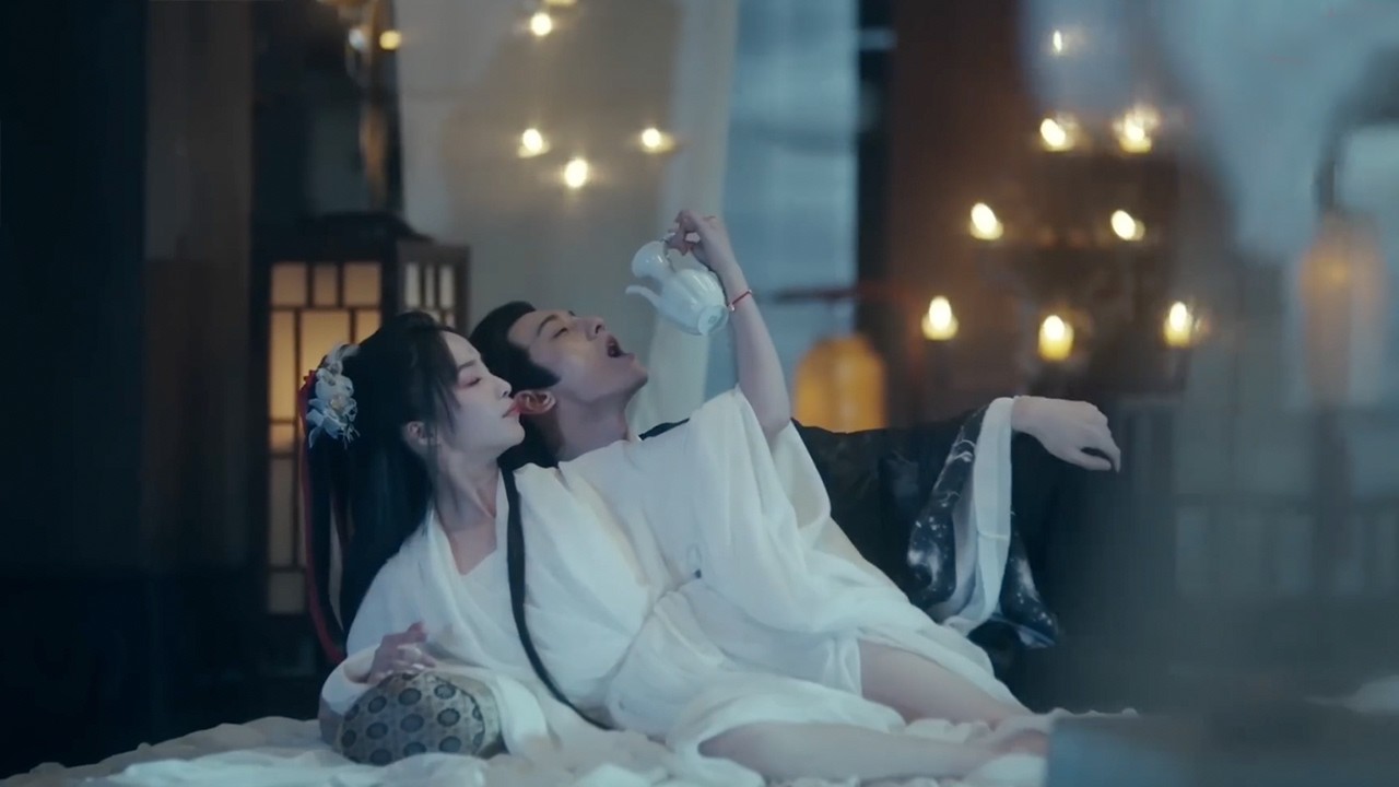 小畫師慘遭逃婚瘋批女強制換臉，竟陰差陽錯嫁給了心心念念的意中人！💗#虚颜 #A Familiar Stranger #虞書欣 #柯穎 #丞磊#桃花追剧💕
