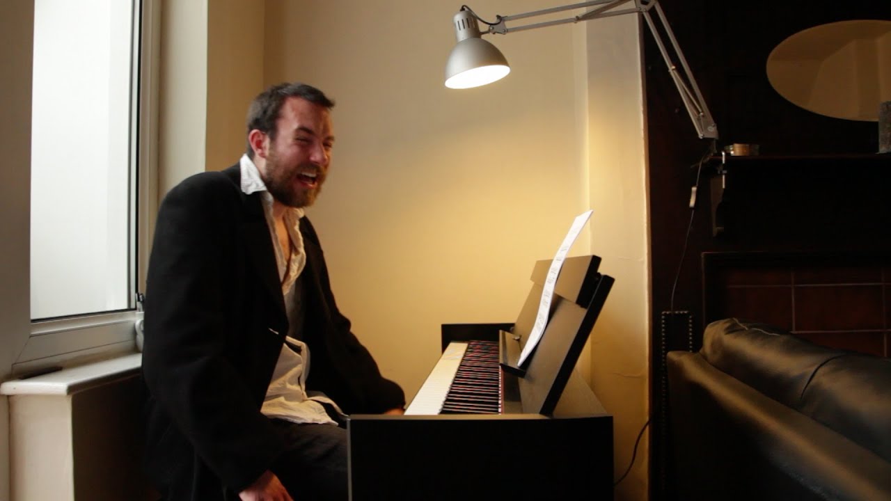 Legendary Tom Waits Drops By For An Impromptu Session