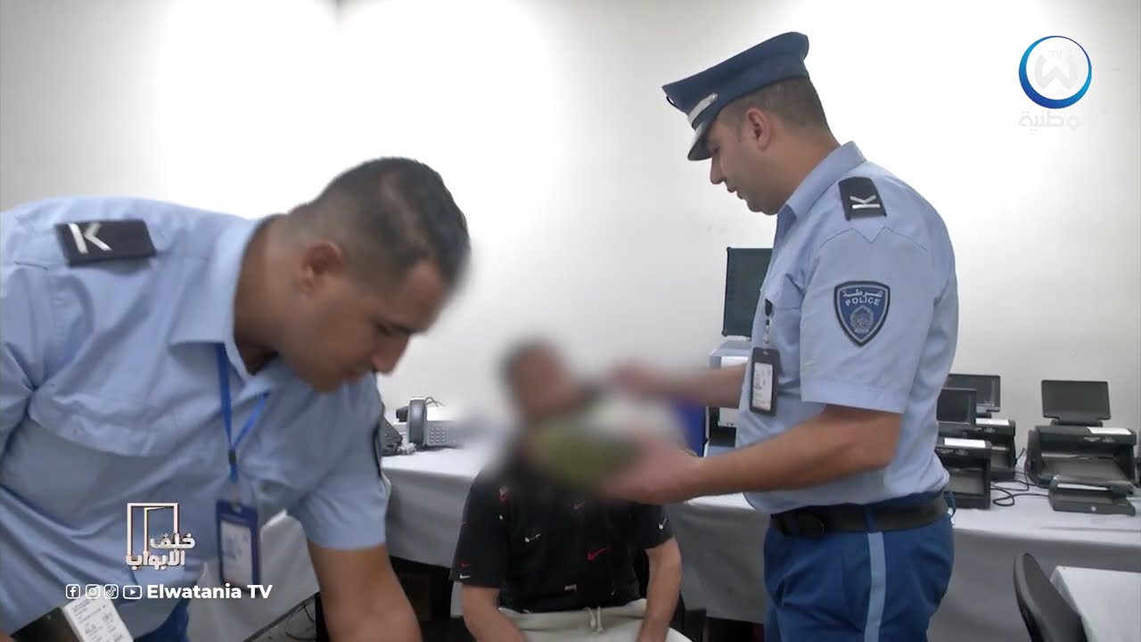 شاهد.. هذا ما عثرت عليه شرطة الحدود عند هذا المسافر في مطار هواري بومدين.. !!