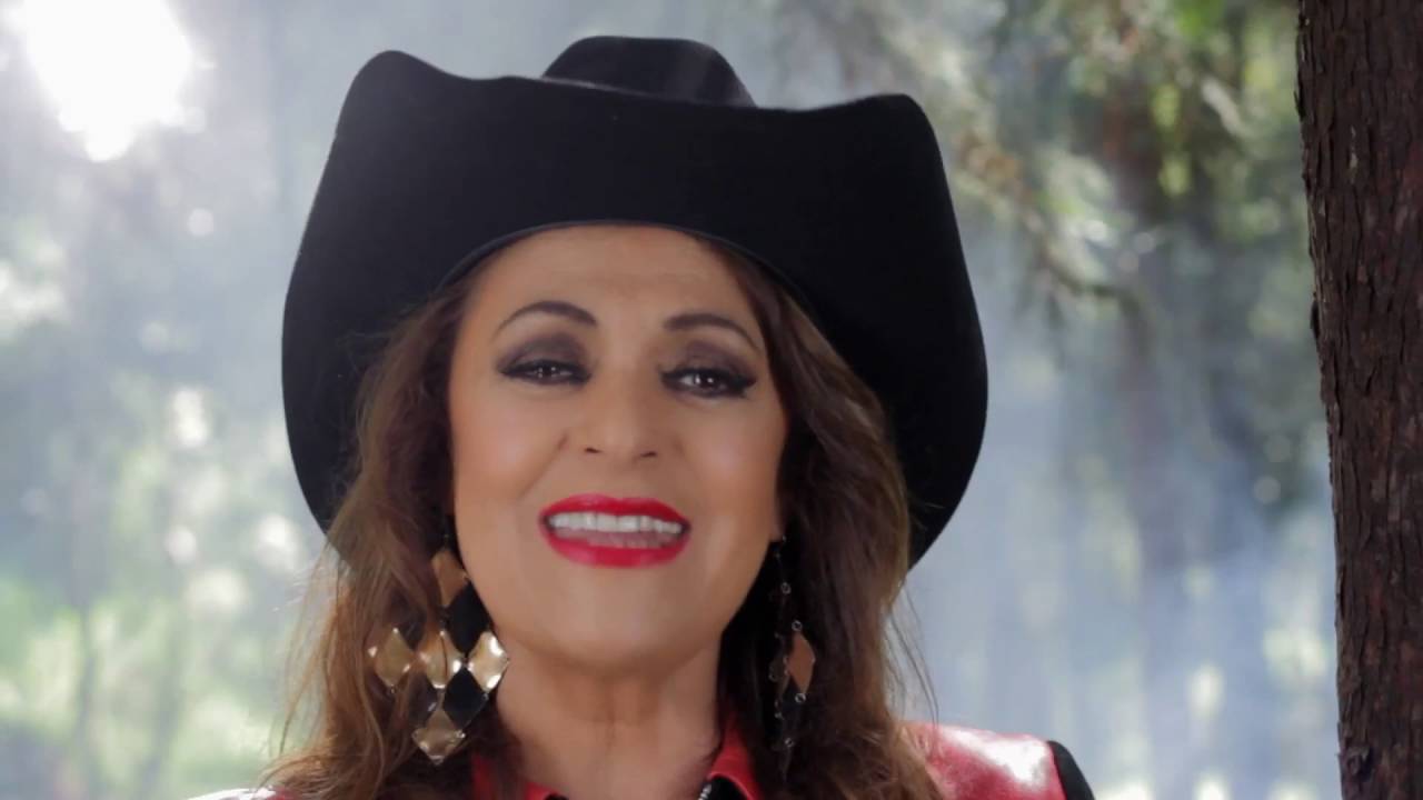 Rosa Gloria Chagoyan l Pero Que Tal (OFICIAL)
