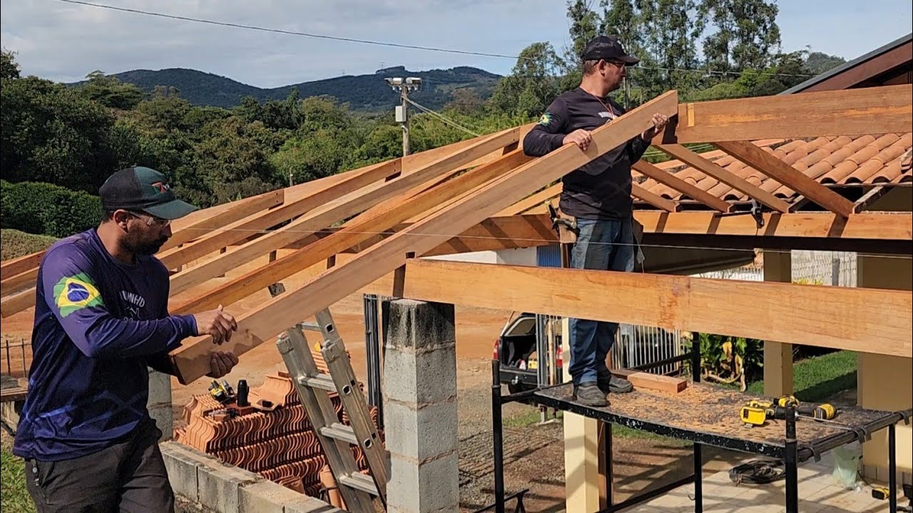 CONSTRU&Iacute;MOS UMA INCR&Iacute;VEL😲 GARAGEM NA RO&Ccedil;A...