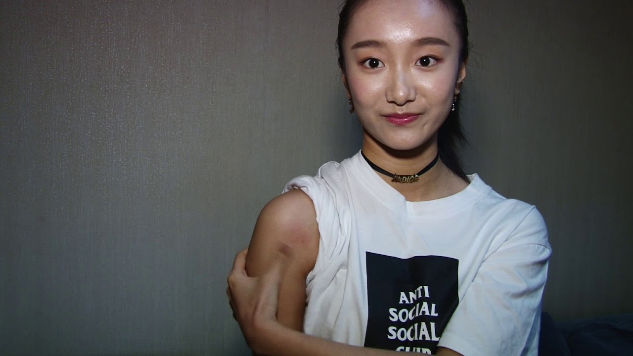 This Chinese Girl is Extremely Flexible