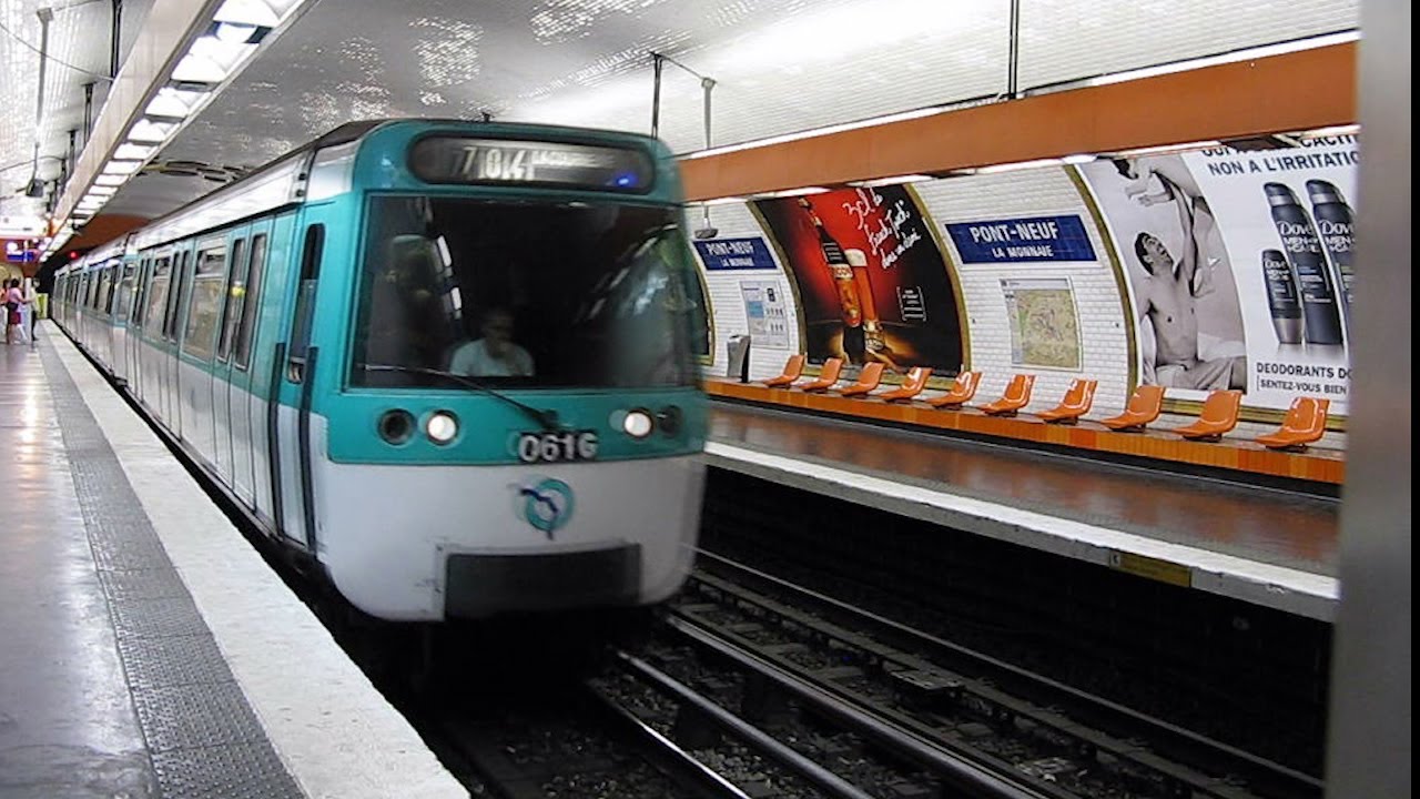 Paris Metro - Line 7 - MF 77 - Pont-Neuf