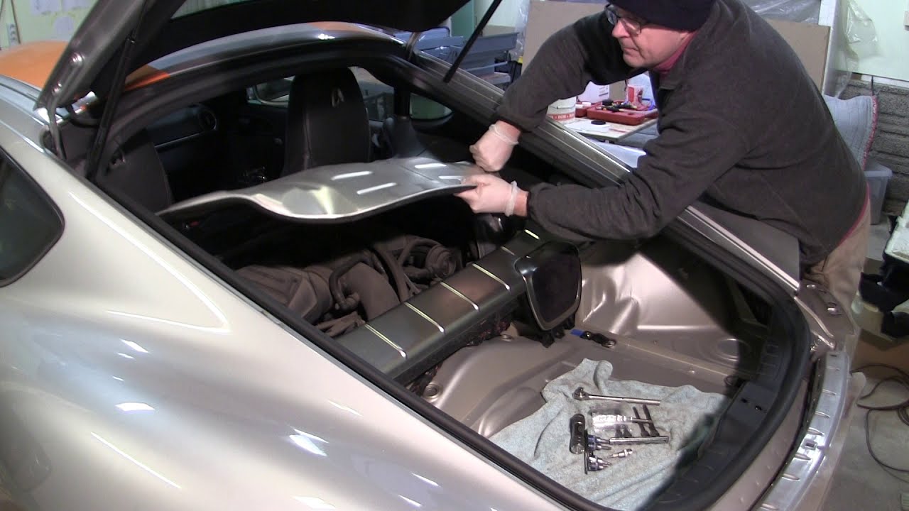 Porsche Cayman 987 - Remove trunk lining │Tobe Tinkering