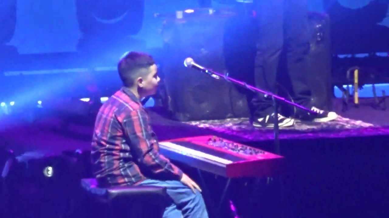 David Lebón con Niño pianista de 9 años - Peperina /Pubis Angelical (Charly García) - Movistar Arena