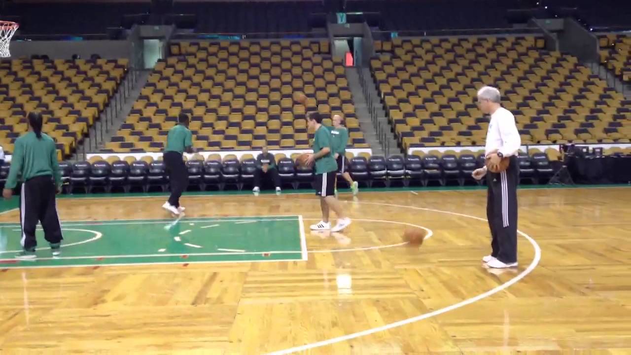 Leandro Barbosa and Brandon Bass warm-up before Celtics Spu