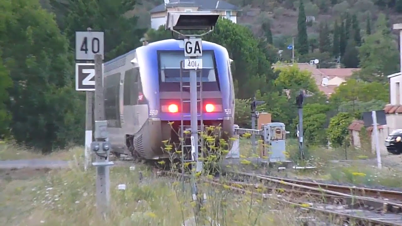 Départ de Quillan du autorail X73550 ***Train SNCF*** France.