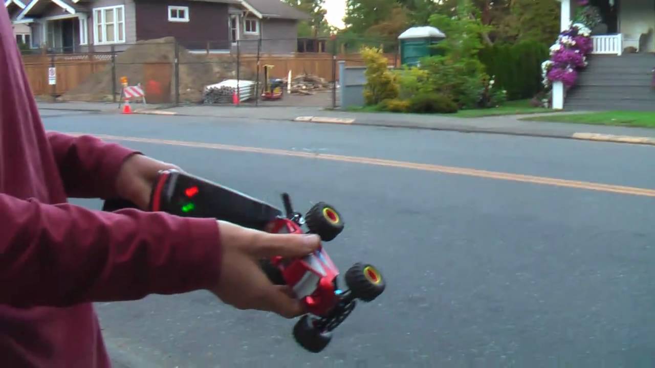 Building a Losi Micro-T from scratch - First Bashing Video