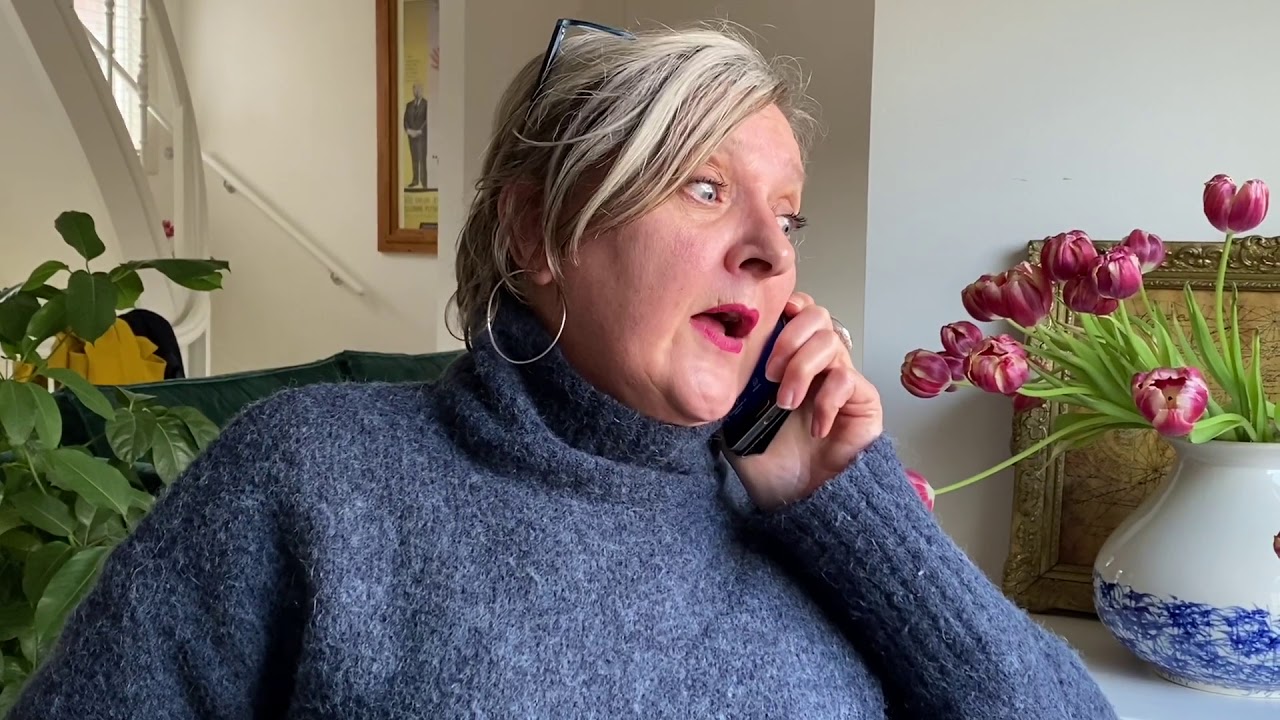 Loes geeft geen zoen meer.