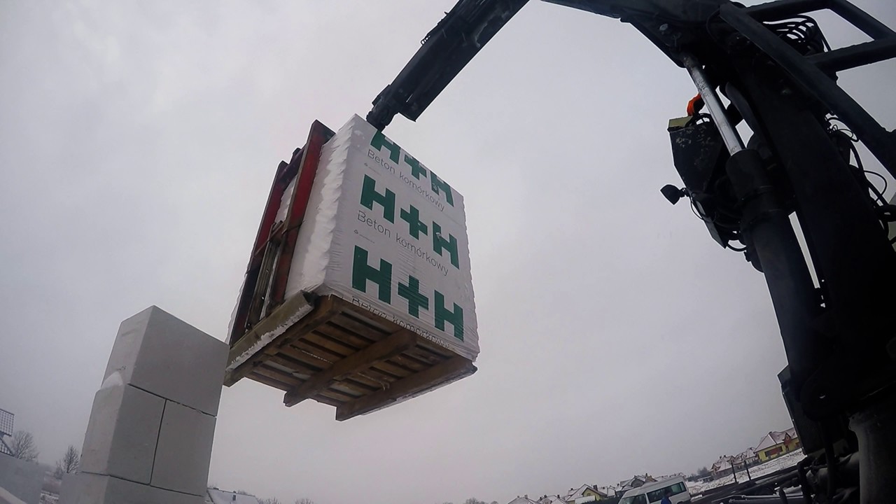 Rozładunek betonu komórkowego H+H. Patoka Materiały Budowlane